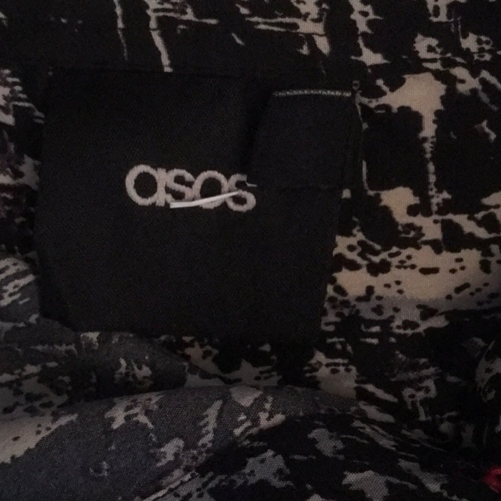 ASOS button down blouse. Black print. Size 6 - Picture 6 of 7